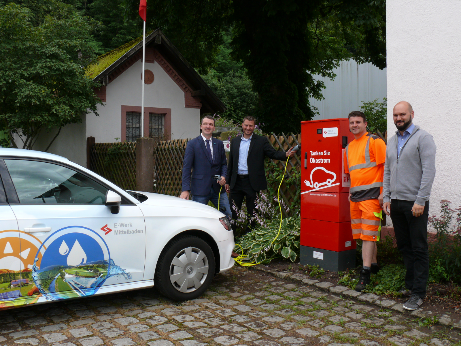 Wolfacher Innenstadt mit Ladesäule für E-Fahrzeuge ausgestattet 