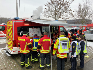 Auf der Feuerwehrübungsanlage „füba“ in Eschbach erhielten die Katastrophenschützer des Kreises Breisgau-Hochschwarzwald Unterstützung aus dem Kreis Emmendingen. Foto: Landratsamt Breisgau-Hochschwarzwald