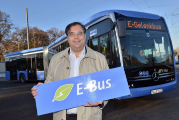 MVG setzt ersten E-Gelenkbus ein: Linie 100 wird komplett elektrifiziert - Image