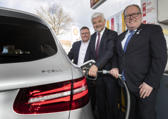 Neuer klimaneutraler Dienstwagen mit Brennstoffzellen- und Batterieantrieb für Regierungspräsident Reimer - Image