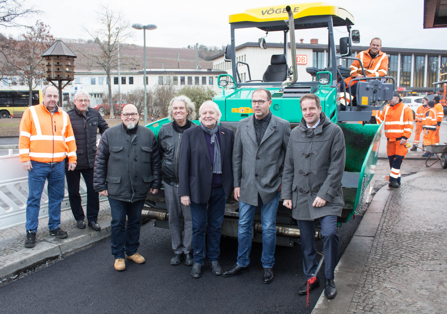 v.re: Baureferent Benjamin Schneider, Bauhofleiter Lothar Nürnberger, Stadträte Josef Hofmann, Uwe Dolata, Andy Puhl, Tiefbau-Chef Jörg Roth, Oberstraßenmeister Stefan Bauer-Österlein. Foto: Claudia Lother