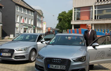 Landrat Dr. Arnim Brux und Martin Henze testeten die neuen Audis bei einer ersten Probefahrt durch die Kreisstadt/Foto: UvK/Ennepe-Ruhr-Kreis