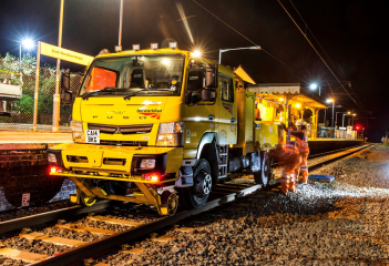 Fuso Canter mit Allradantrieb erobert britisches Schienennetz - Image