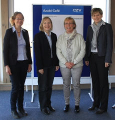 Haben die Kooperationsverträge unterschrieben: Schulleiterinnen Maren Schramm (Anne-Frank-Gemeinschaftsschule, Elmshorn), Karen Frers (Gemeinschaftsschule Am Himmelsbarg, Moorrege), Gisela Leffers (Rosenstadtschule Uetersen) und Christine Mesek, Vorstand 