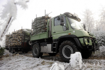 Weihnachtsbaumtransport mit Unimog - Image