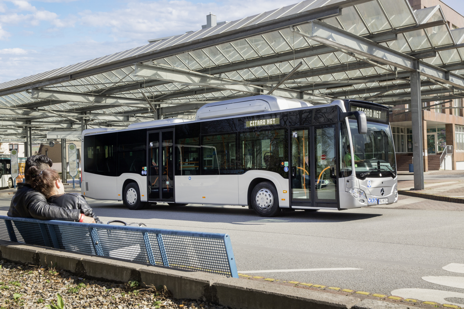 Saubere Omnibusse für Besuchertransport auf der IAA Nutzfahrzeuge in Hannover