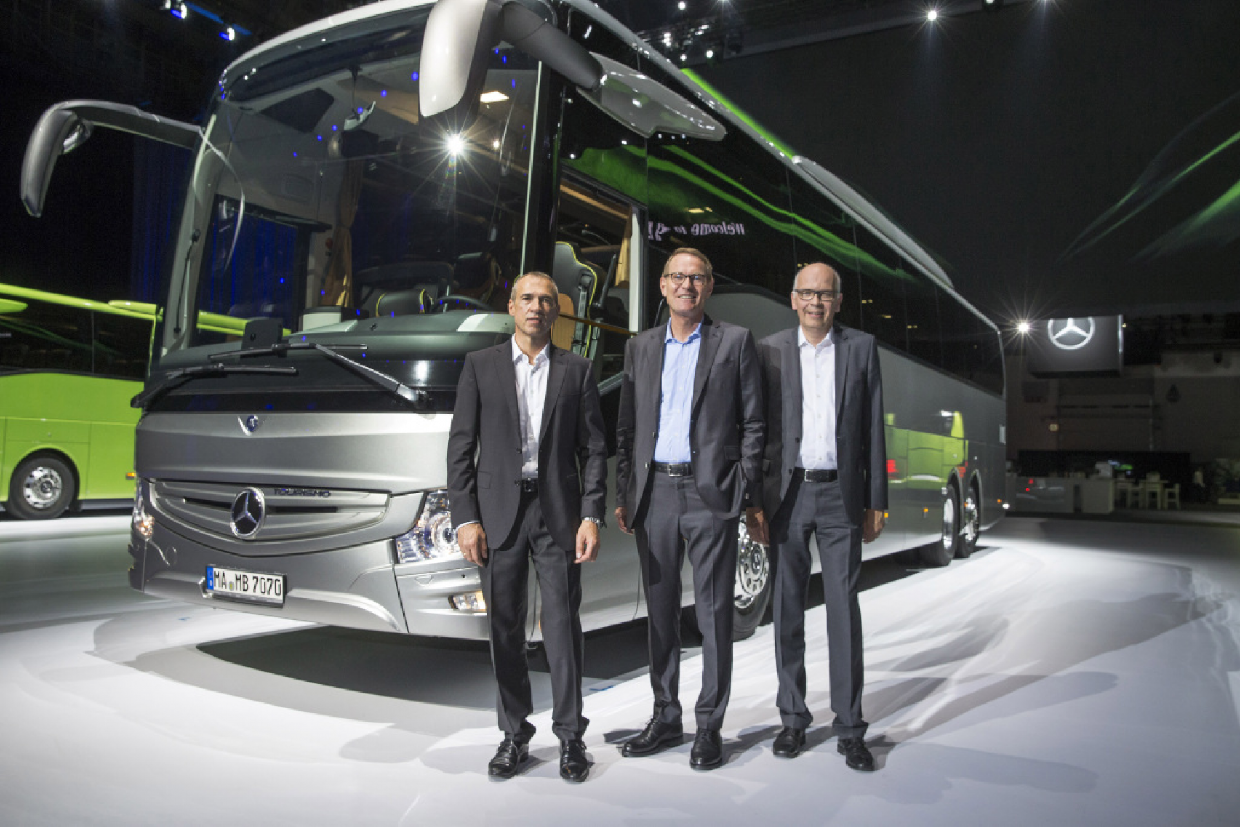 Weltpremiere für den Mercedes-Benz Tourismo RHD