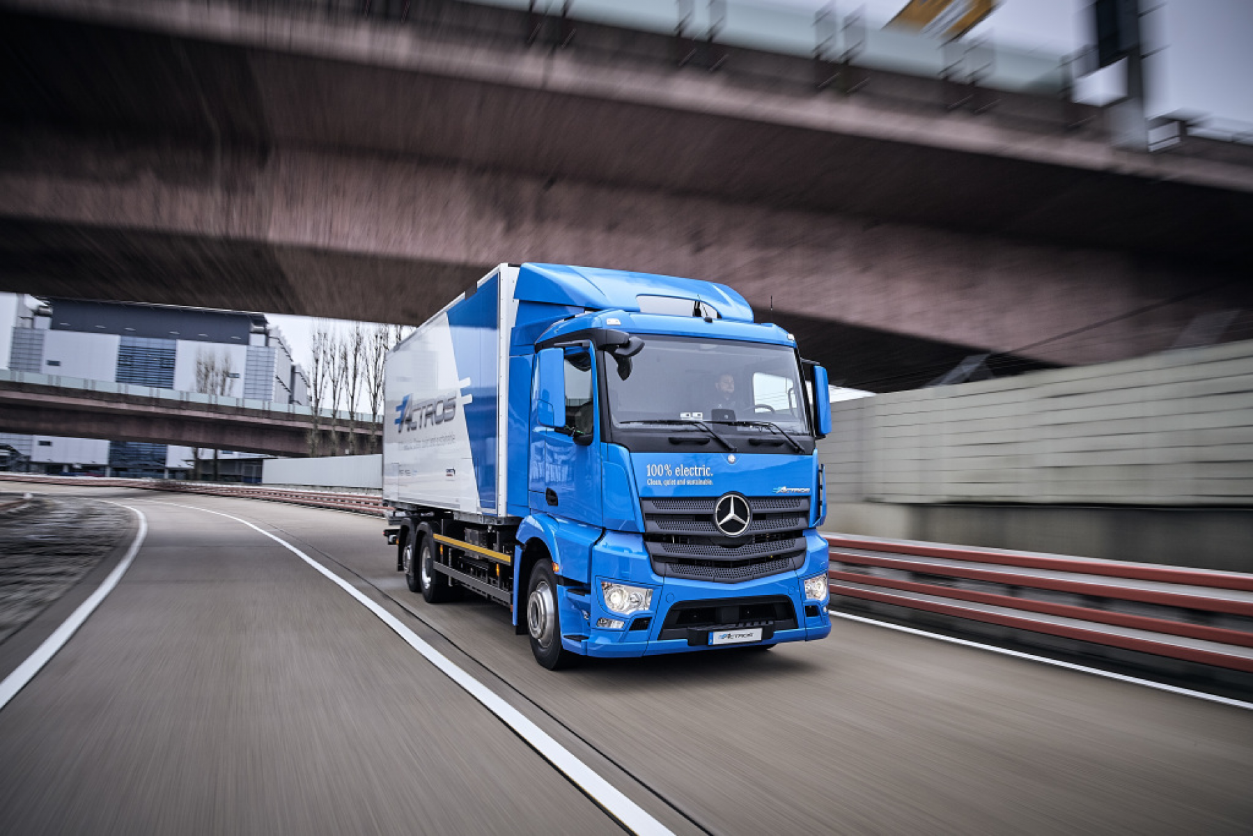 Vollelektrische Mercedes-Benz Lkw für den schweren Verteilerverkehr