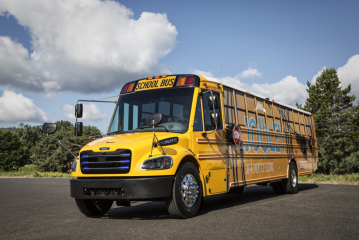 Elektrisch zur Schule: Daimler Trucks–Tochter liefert 50 voll-elektrische Schulbusse für Bundesstaat Virginia - Image