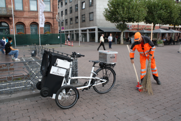 Stadtreinigung setzt Akkubetriebenes Lastenrad ein und erweitert damit seine Elektrofahrzeug-Flotte