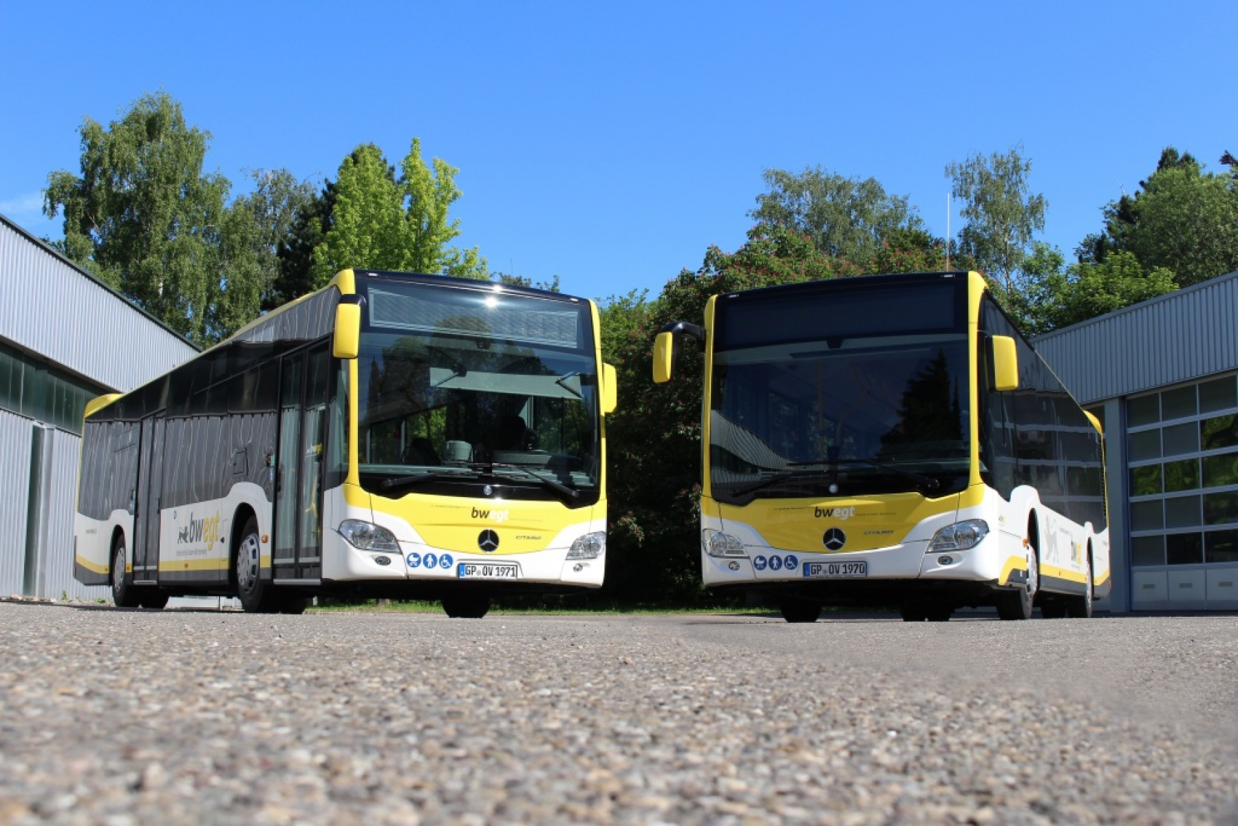 Neue Regio-Schnellbuslinie setzt auf Mercedes-Benz Hybridbusse