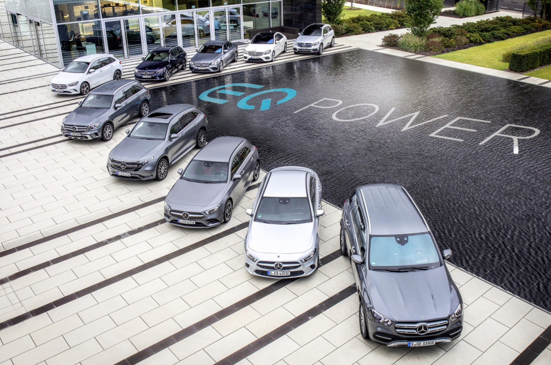Mercedes-Benz Bank bietet umfassenden Versicherungsschutz für Elektro- und Hybridfahrzeuge