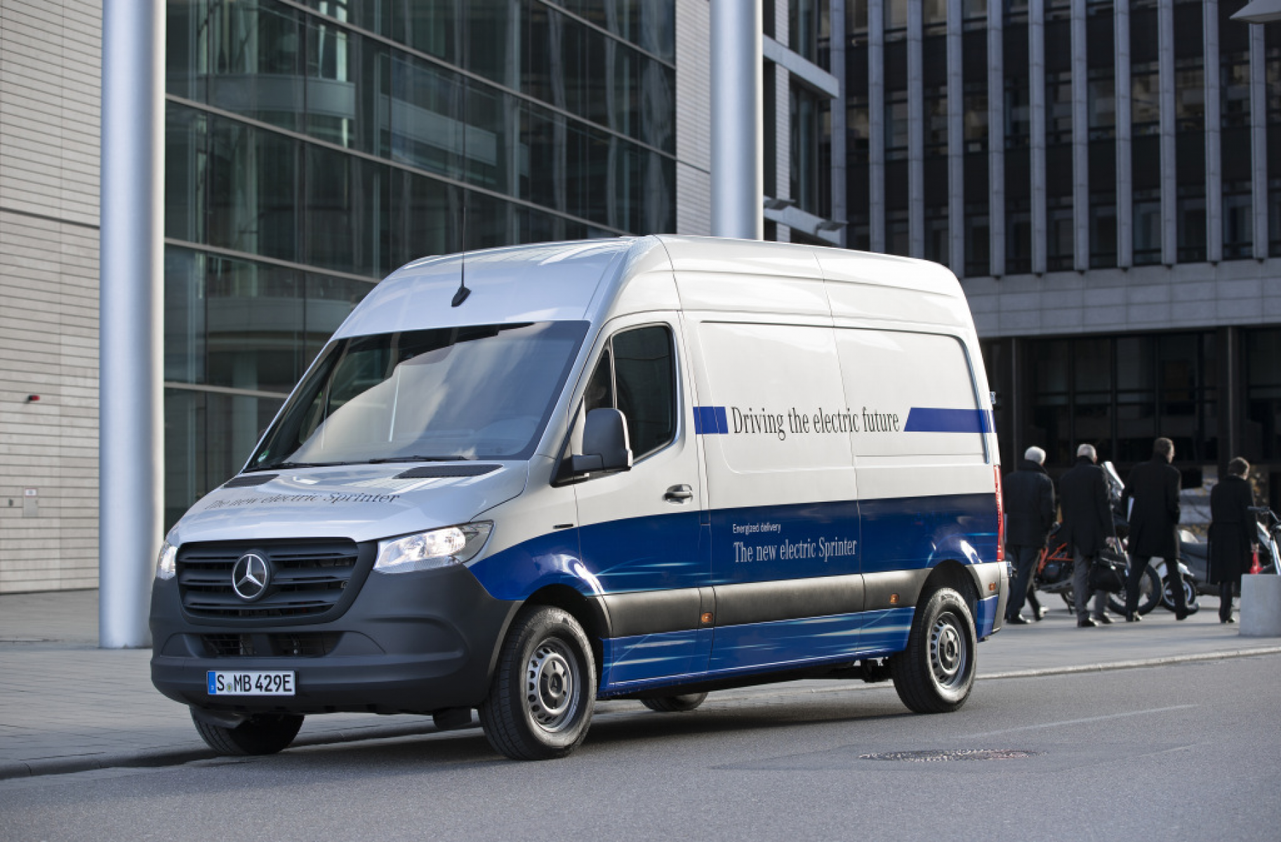 Mercedes-Benz Bank bietet Versicherung speziell für Elektro-Vans