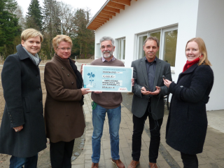 Spendenscheck für den Landesverband Braunschweig der Gartenfreunde e.V. - Image
