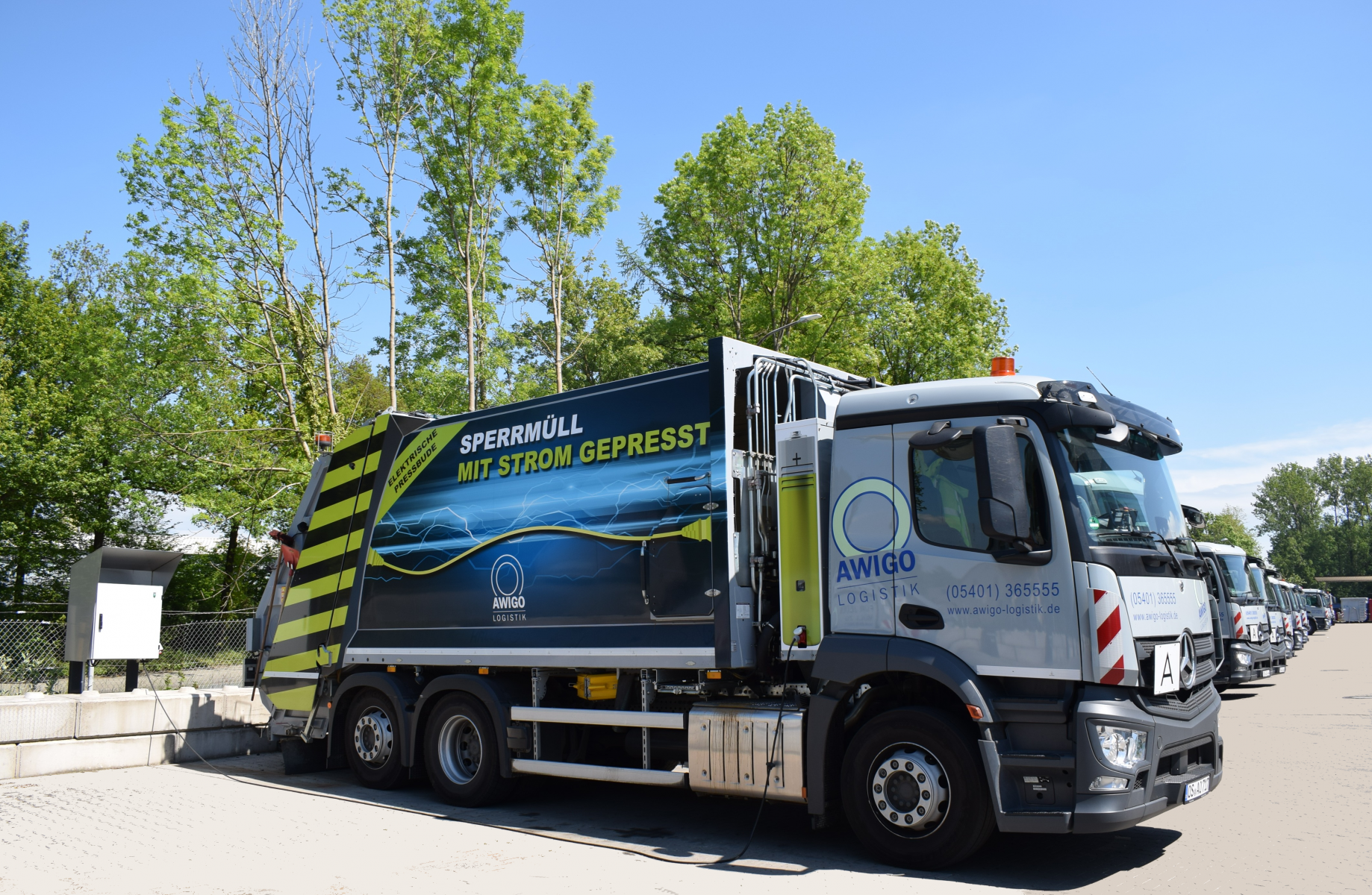 Sperrmüllfahrzeug mit elektrischem Aufbau 100 Tage bei der Müllabfuhr im Landkreis im Einsatz