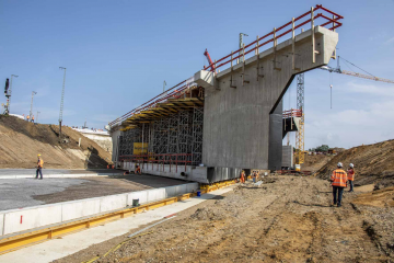 B58n: Punktlandung –10.000-Tonnen-Brücke erfolgreich verschoben    - Image