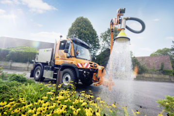 Unimog hilft beim Durst löschen - Image