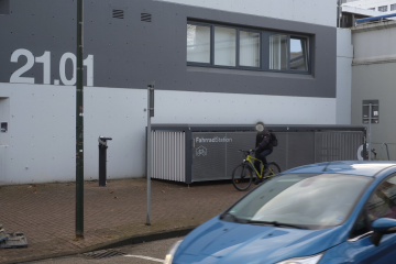 An den Standorten Universität Mensa und Universität Mitte stehen den Studierenden künftig neue Mobilitäts- und Parkangebote zur Verfügung - hier im Bild neue Fahrradabstellmöglichkeiten © Connected Mobility Düsseldorf