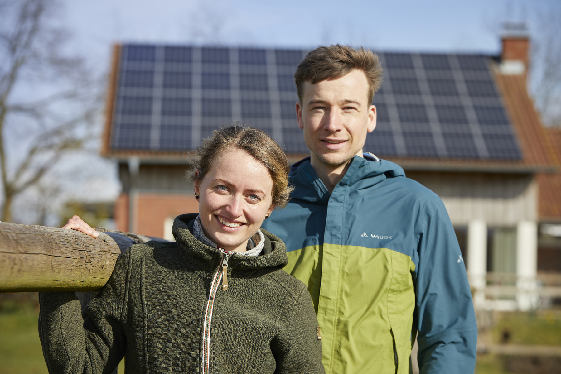 Sophie und Sebastian aus Dülmen setzen auf Photovoltaik auf dem Dach. © Münsterland e.V./Philipp Fölting