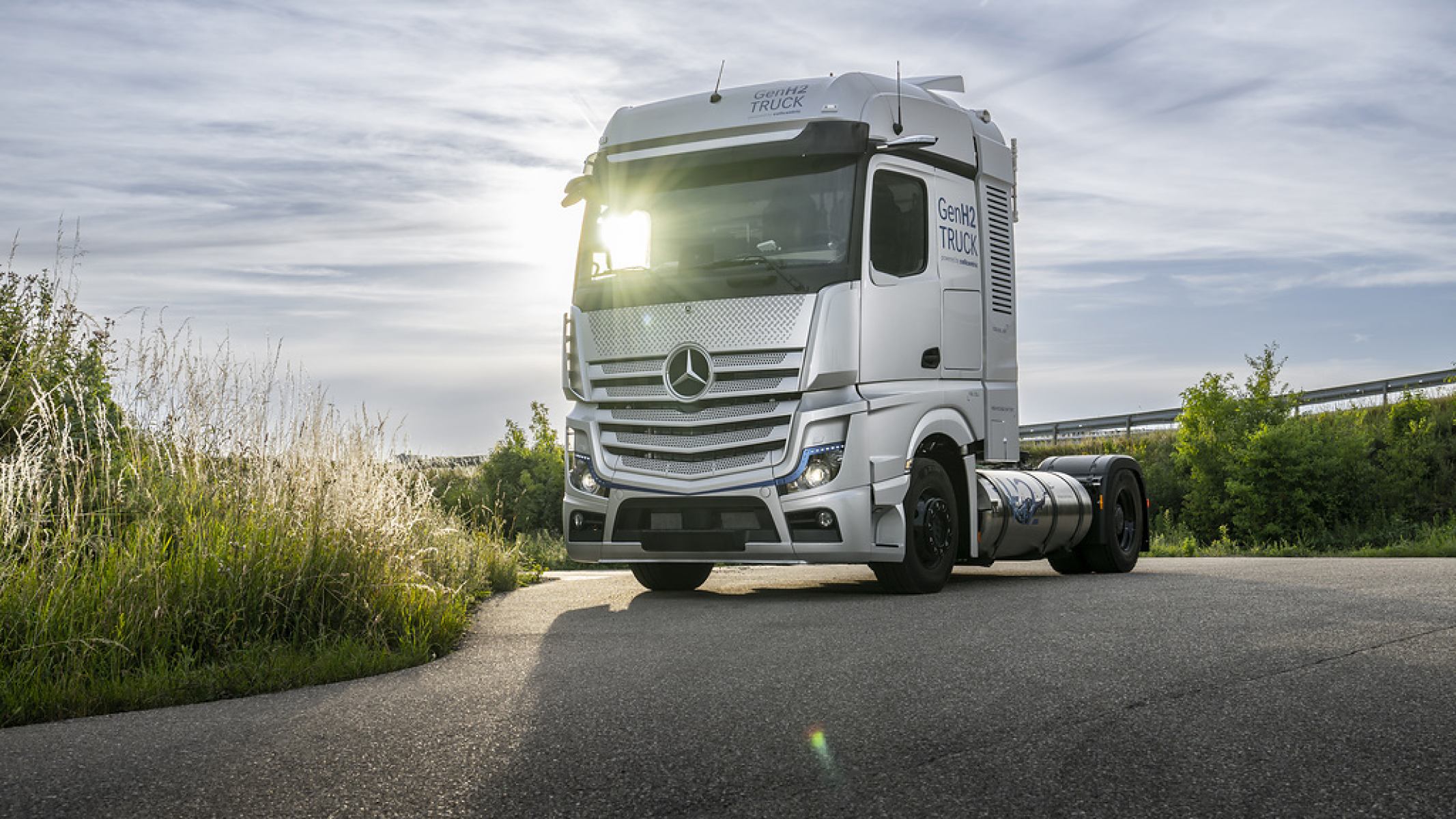 Daimler Truck testet Brennstoffzellen-Lkw mit Flüssigwasserstoff