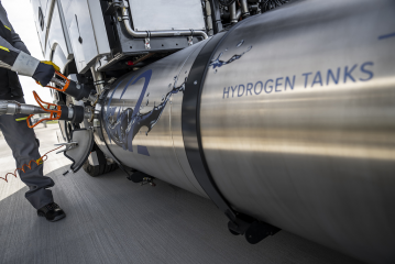 Daimler Truck testet Brennstoffzellen-Lkw mit Flüssigwasserstoff