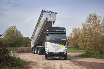 Mercedes-Benz Trucks elektrifiziert Bausegment und zeigt eActros LongHaul für Baustellen-Zulieferverkehr - Image