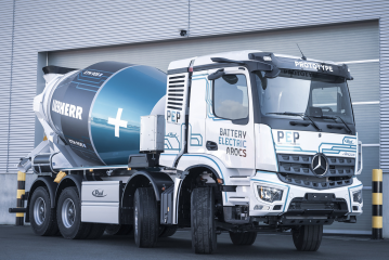 Mercedes-Benz Trucks elektrifiziert Bausegment und zeigt eActros LongHaul für Baustellen-Zulieferverkehr