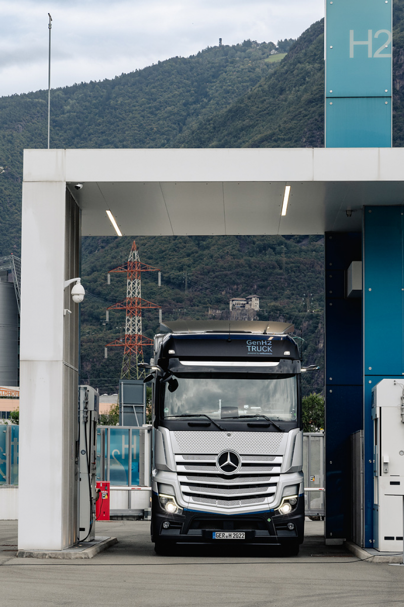 Mit Brennstoffzelle über den Brenner: Daimler Truck führt erste Höhenerprobungen mit Wasserstoff-Lkw durch