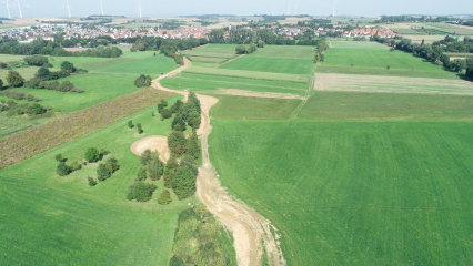 Hochwasserschutz in Mittelbuchen durch naturnah ausgebildeten Graben verbessert