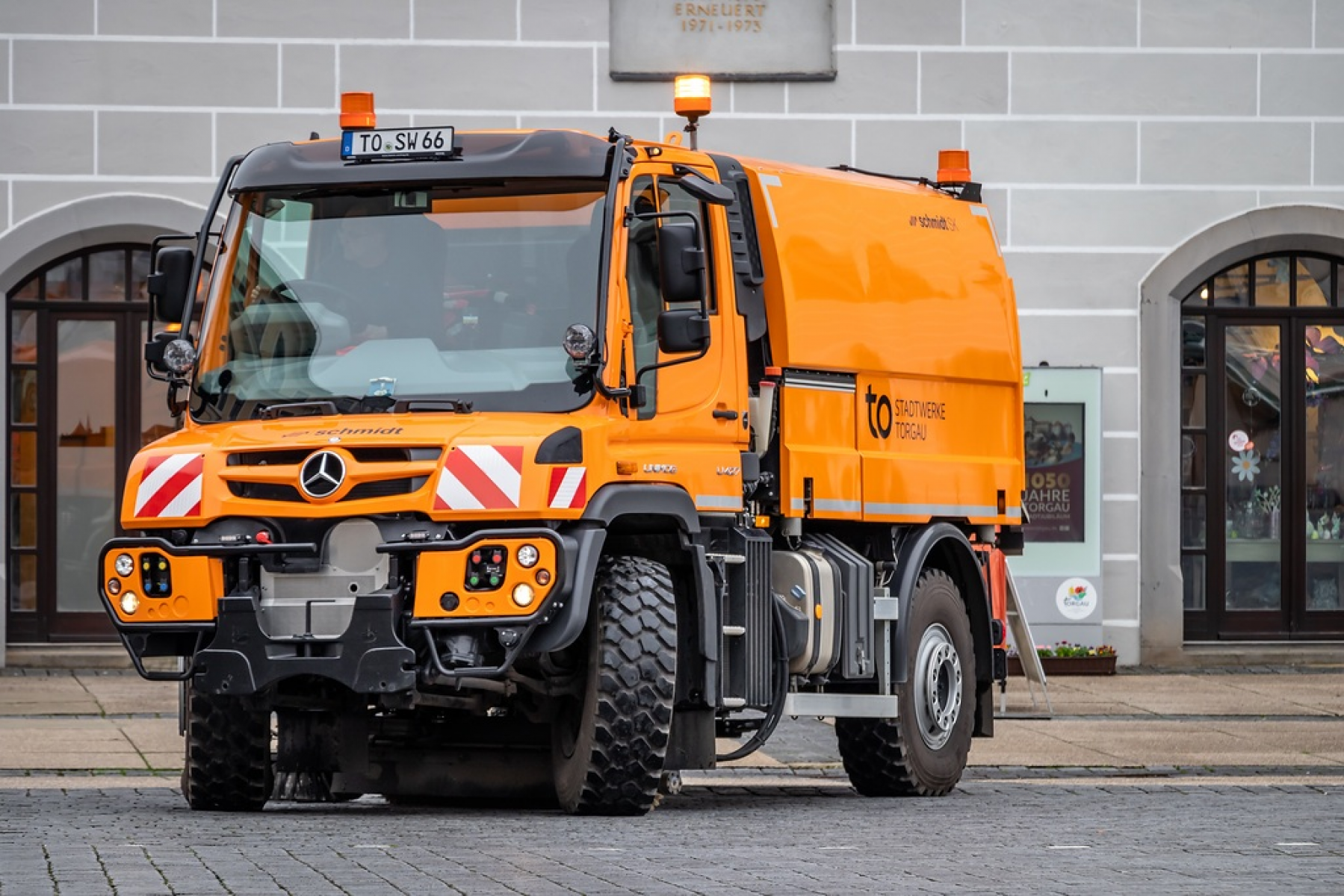 Für Straßenreinigung und Winterdienst: Stadtwerke Torgau setzen erneut auf Unimog Geräteträger