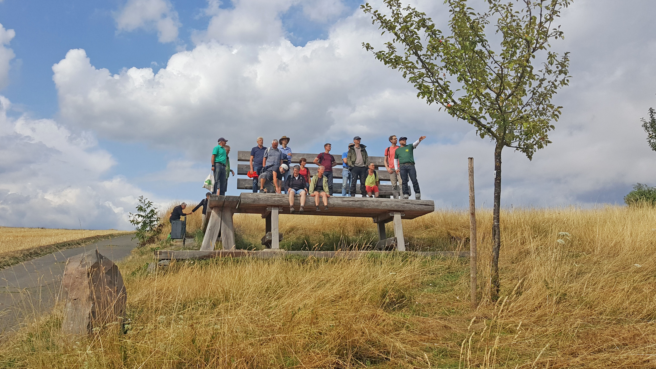 „Mehr als nur Grün“ führt lokale Initiativen durch die Streuobstwiesen von Kottenheim