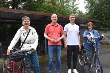 Jetzt noch aufsteigen und beim „Stadtradeln“ einsteigen: Die Organisatoren von Klimabündnis Lippstadt und Stadtverwaltung Lippstadt Johanna Brühl, Michael Tröger, Dennis Isaak und Mechthild Möllers werben um weitere Lippstädterinnen und Lippstädter, die f