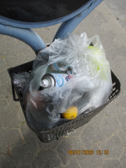 Zu viel Hausmüll in öffentlichen Abfalleimern