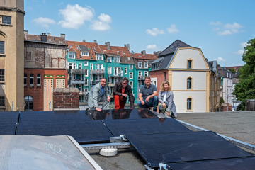 Strom vom Dach: Photovoltaik-Anlagen auf städtischen Gebäuden - Image