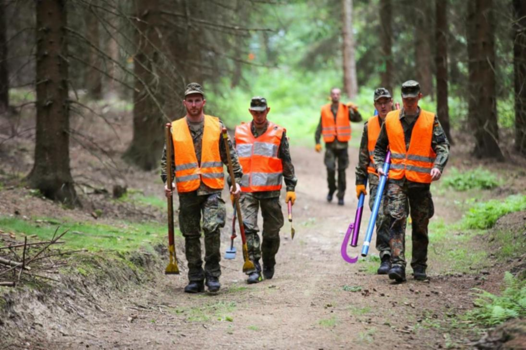 51 Soldaten entrinden 2.100 Kubikmeter Holz