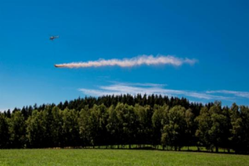 Für einen gesunden Waldboden: Hubschrauber kreisen über sächsischen Wäldern - Image