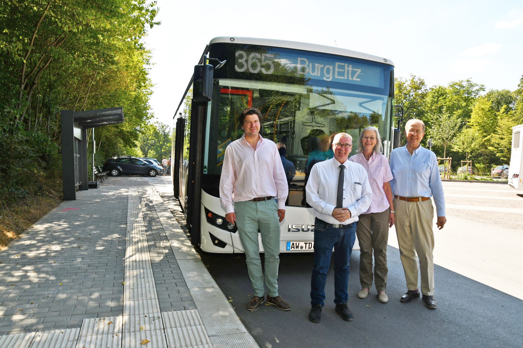 Regio-Bus 365: Grafenfamilie und Landrat ziehen positive Bilanz