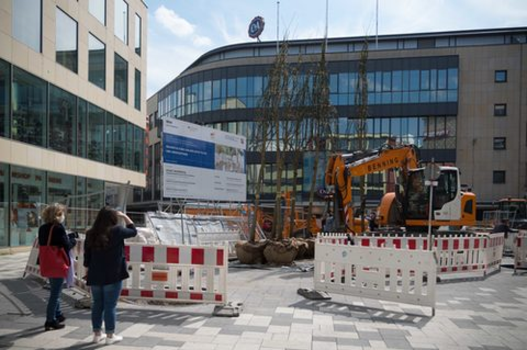 „Zukunftsbäume“ für den Von der Heydt Platz