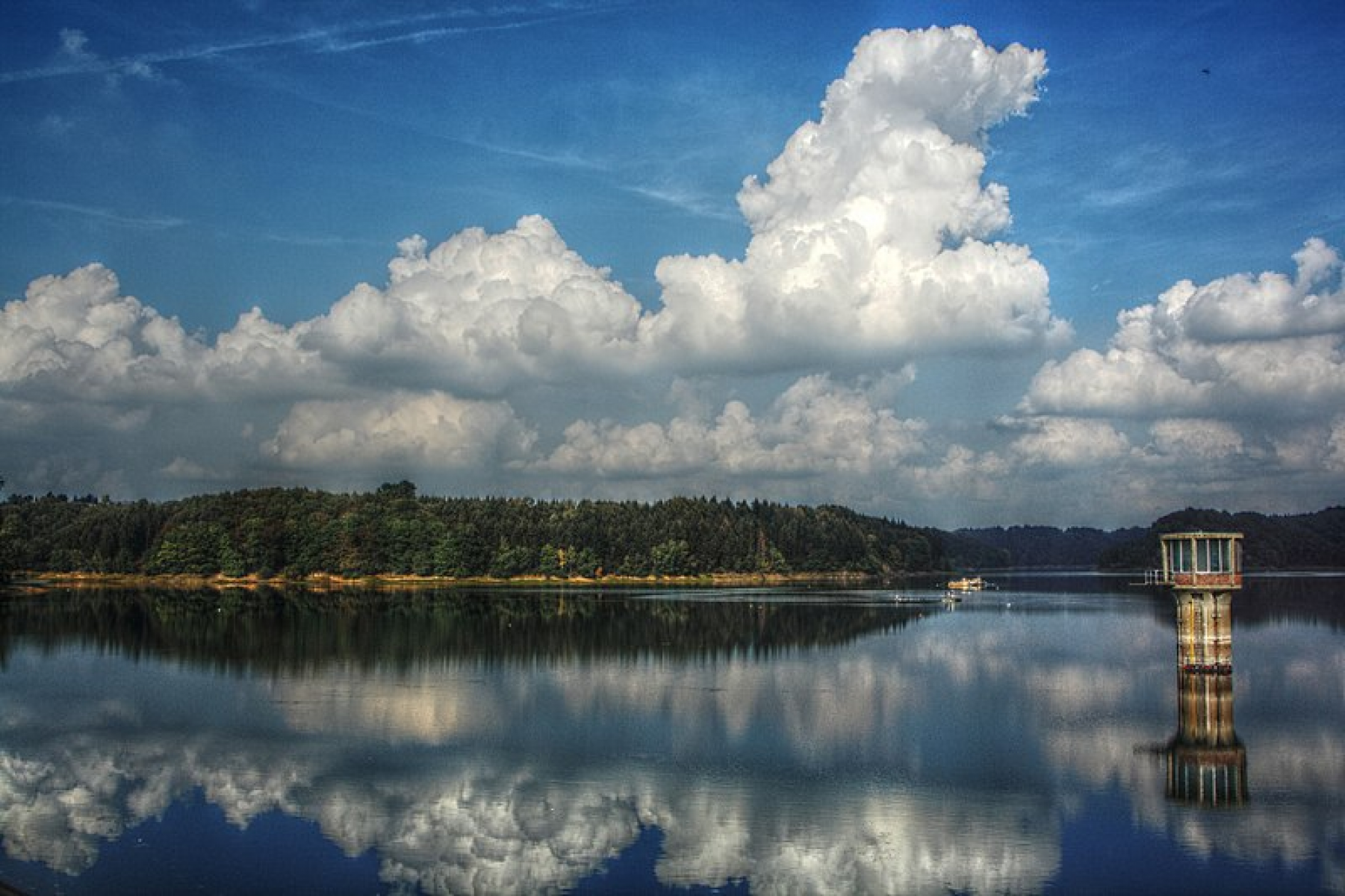 Die Wahnbachtalsperre kann mehr als 40 Millionen Kubikmeter Wasser fassen. (Foto: WikiTerra)