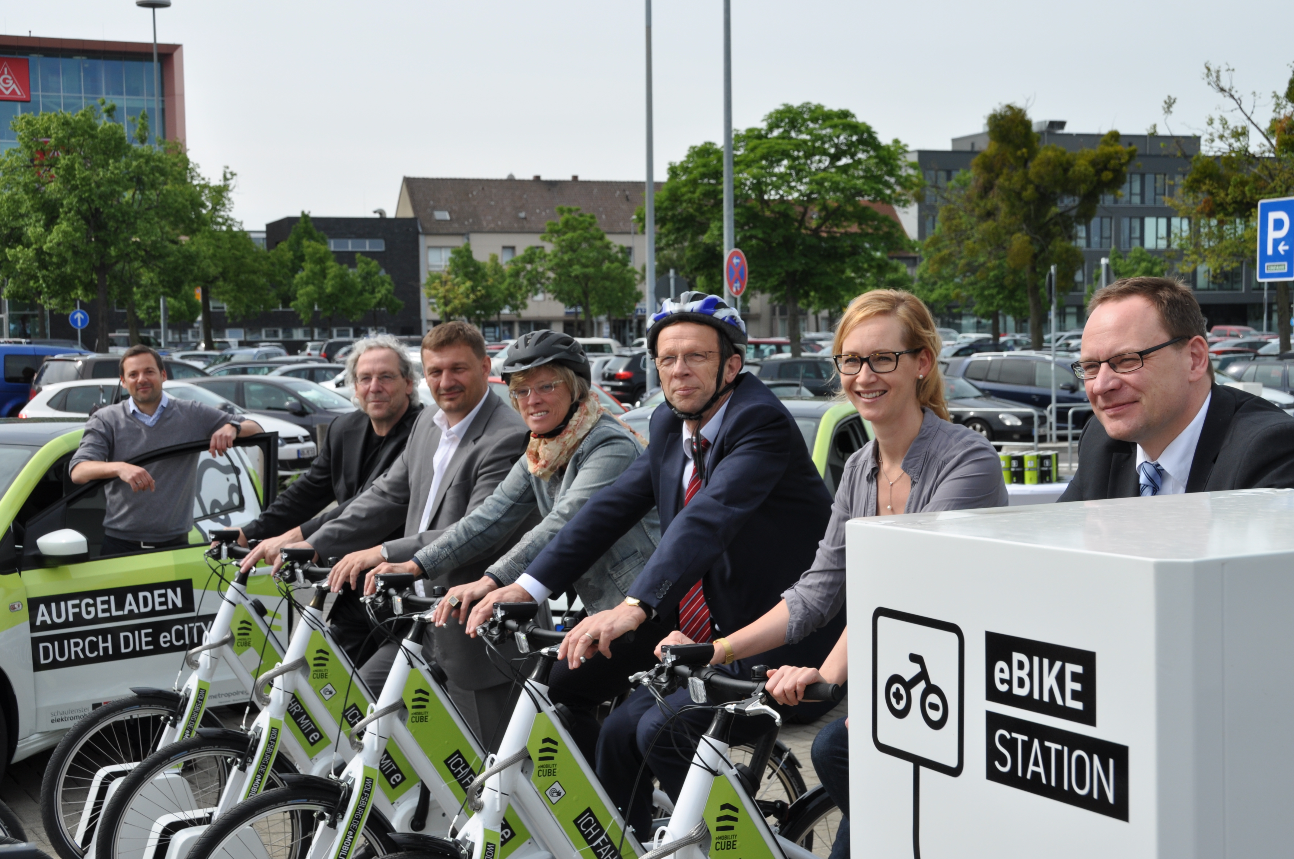 Elektroautos und -fahrräder ab jetzt leihen