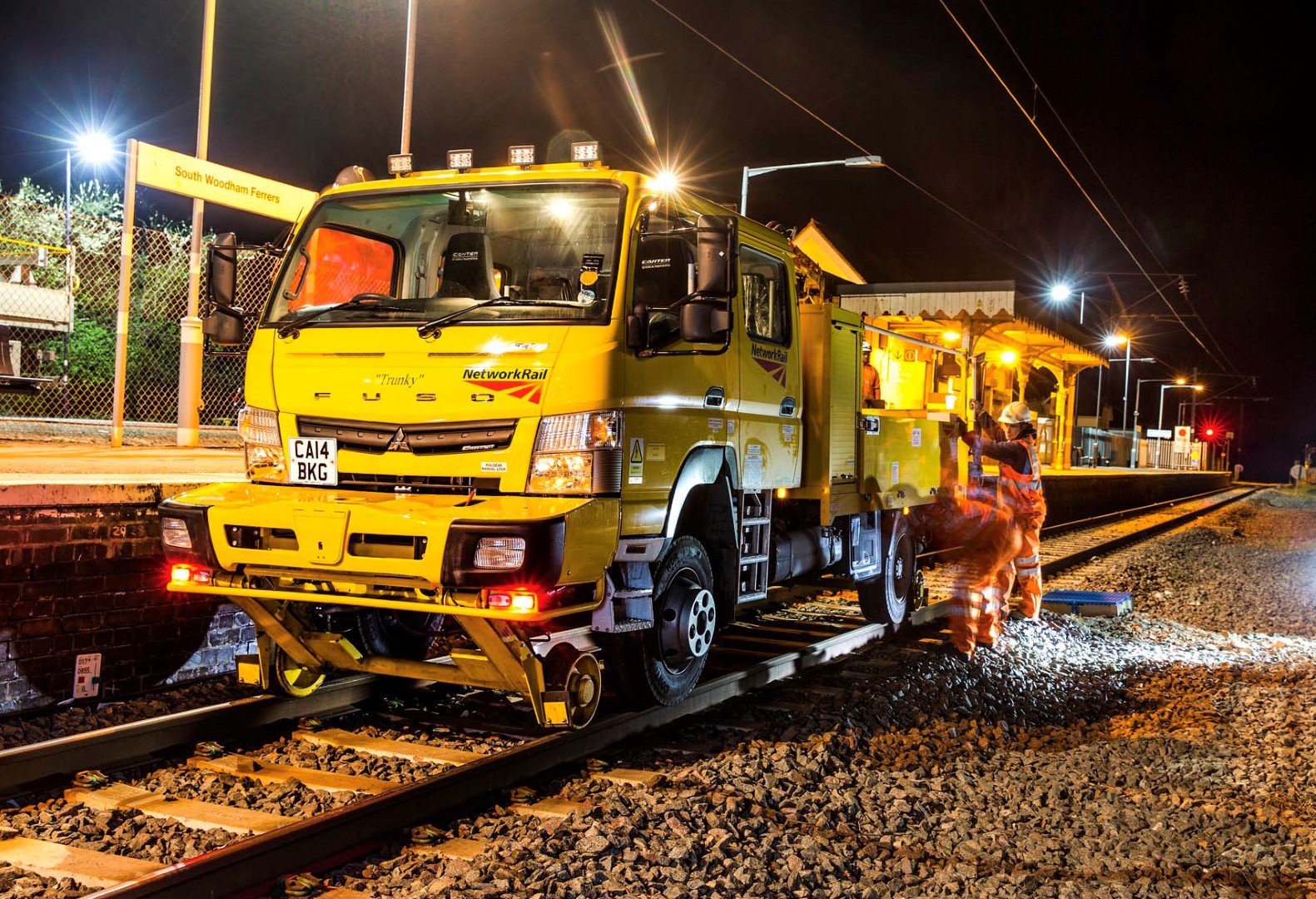 Fuso Canter mit Allradantrieb erobert britisches Schienennetz