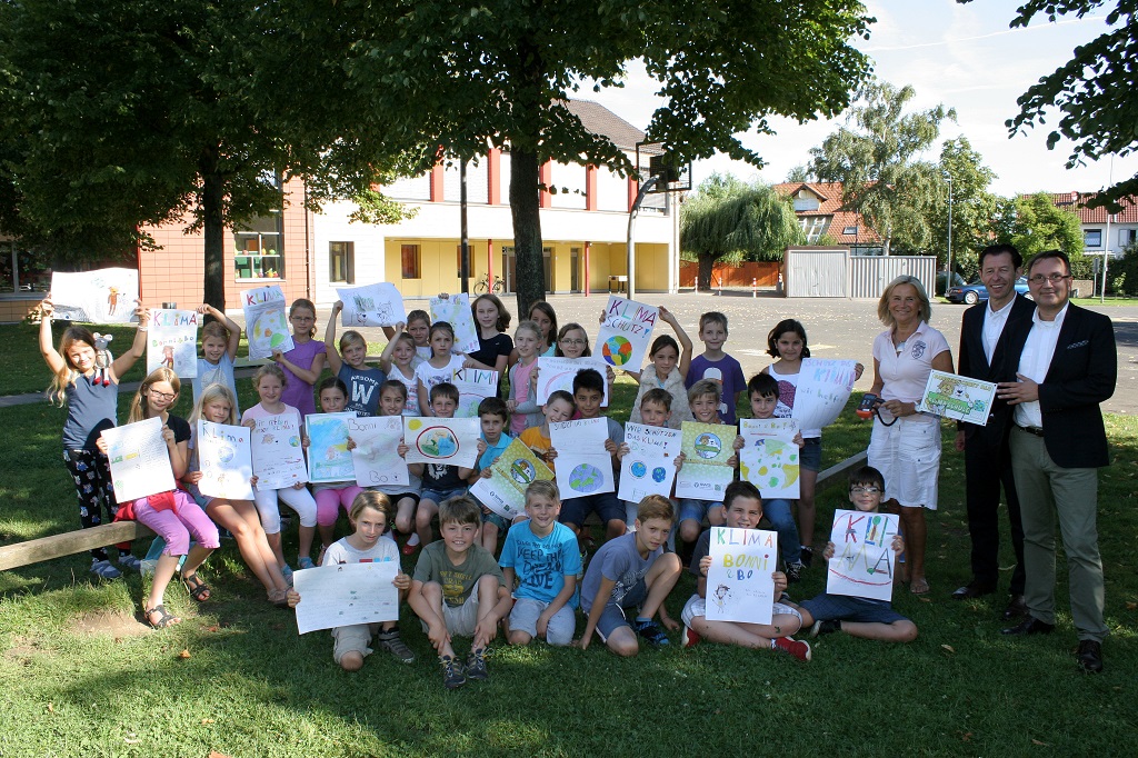 Die Schüler der KGS Laurentiusschule freuen sich über die Auszeichnung als Klimaschule.
