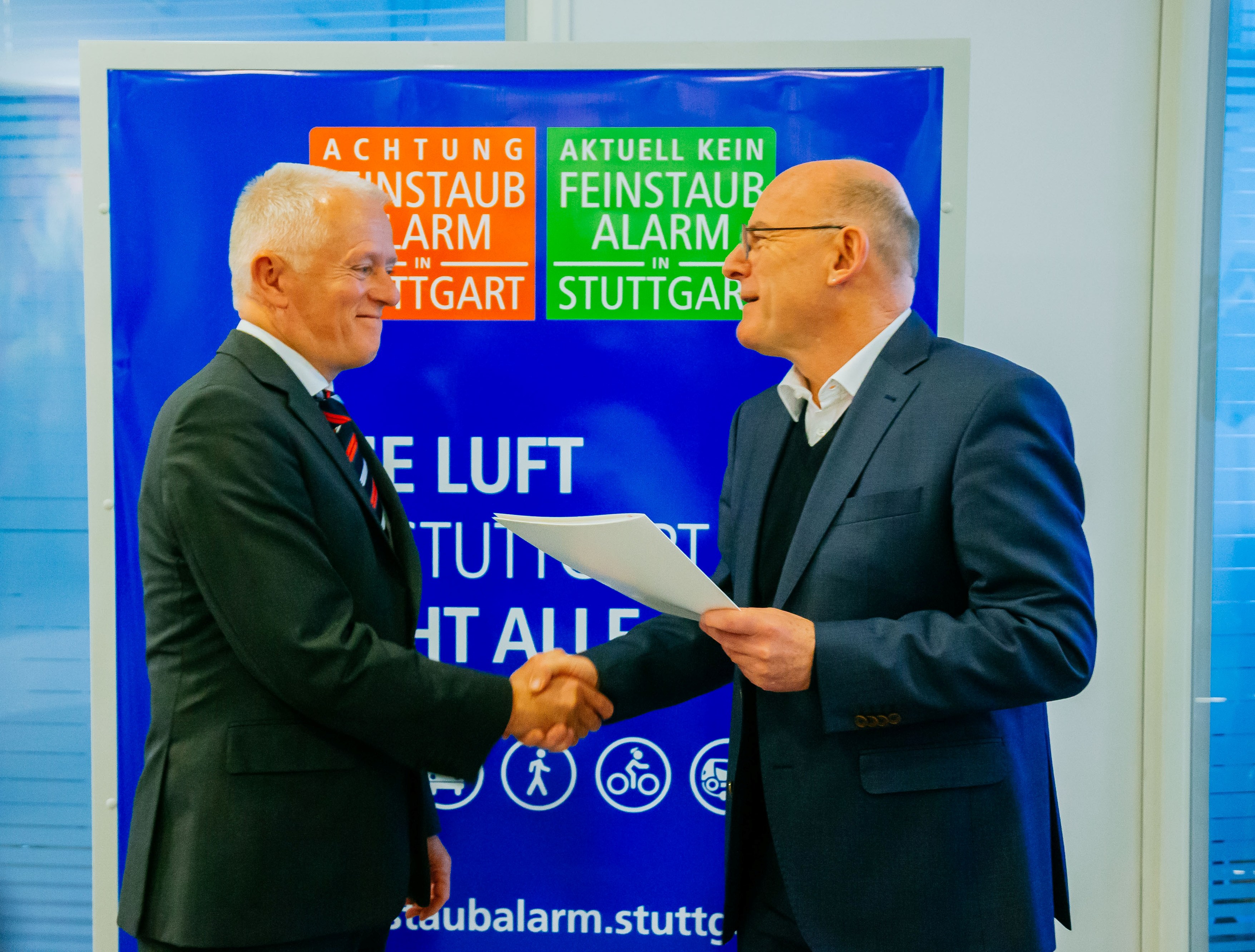 Land fördert Informationstafeln zum Feinstaubalarm in Stuttgart mit 1,5 Millionen Euro