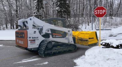 Meyer stellt teleskopierbaren Power Box™ Schneepflug vor