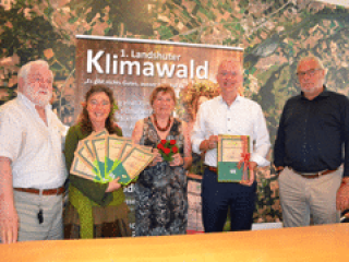 Baumstarkes Engagement für Landshuts Klimawald - Image