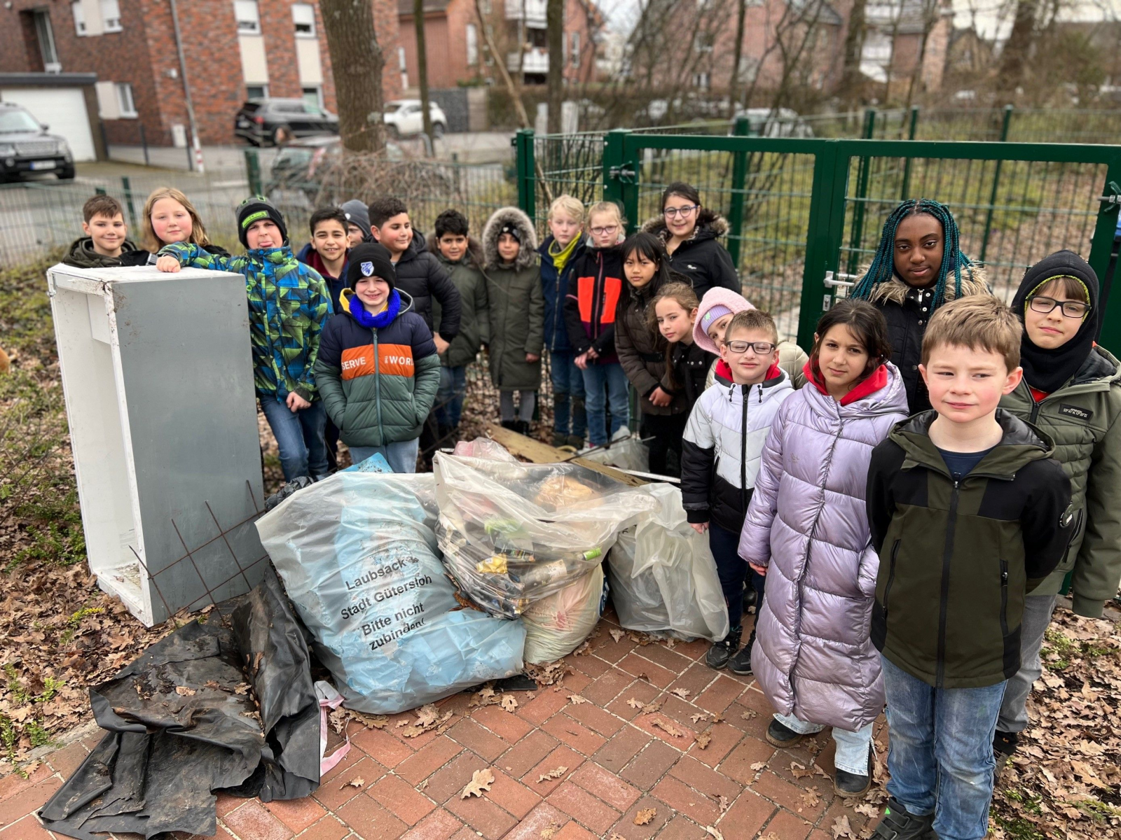 Mehr als 1.500 Schülerinnen und Schüler beteiligen sich an der städtischen Aktion „Schulputz“