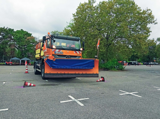 Der Parcours des Fahrertrainings bereitet die Fahrerinnen und Fahrer auf die zusätzlichen Herausforderungen beim Winterdienst vor.