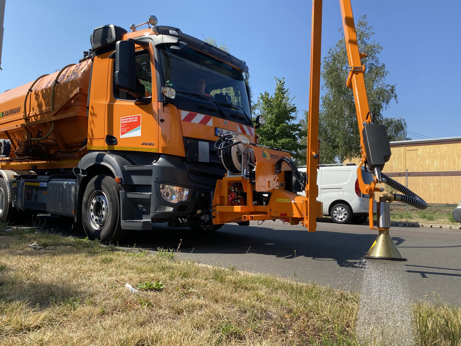 Bäume werden zusätzlich bewässert