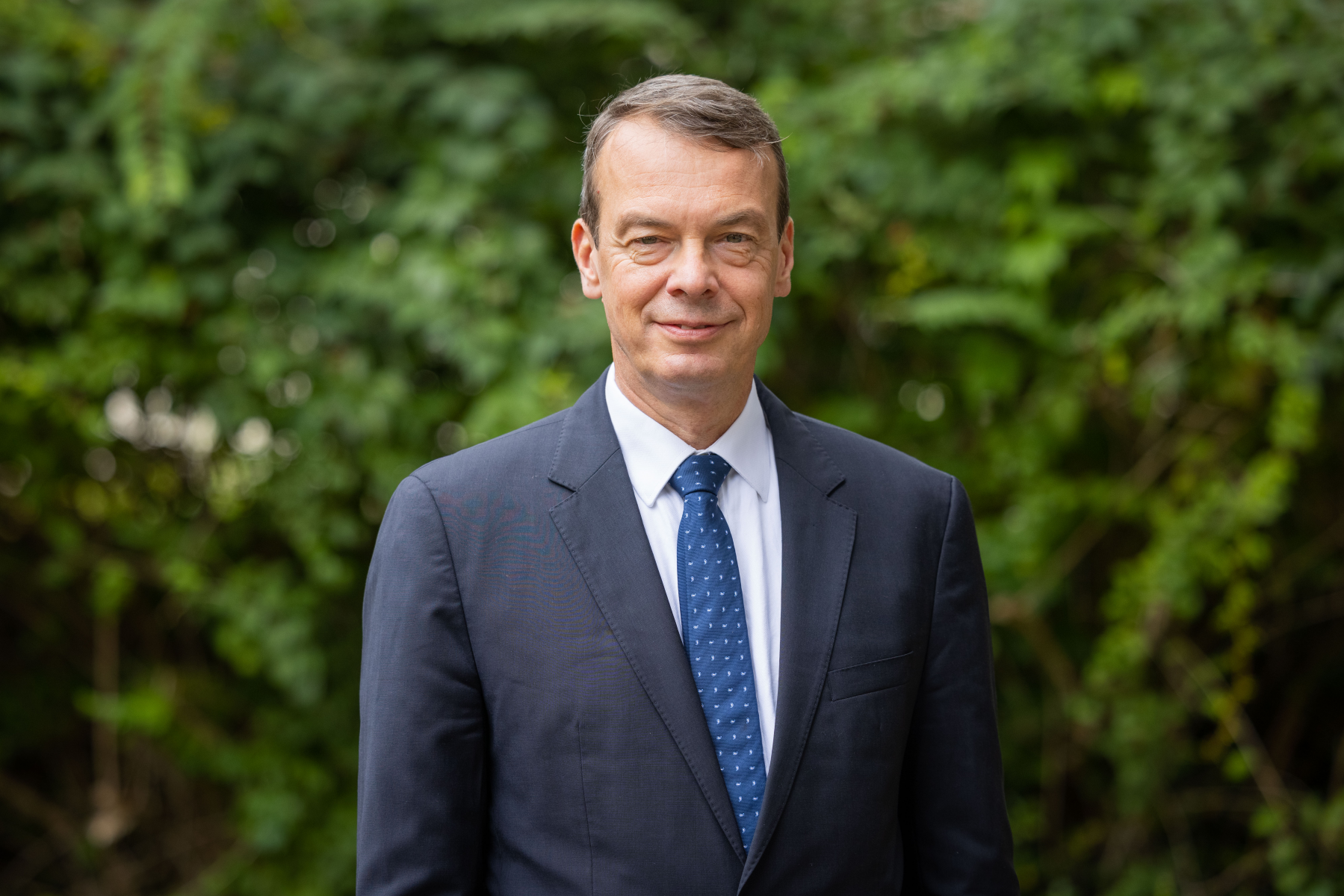 BGL-Präsident Lutze von Wurmb plädiert für eine stärkere Förderung von Gebäudegrün. (Foto: BGL/Paul Philipp Braun)