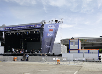 Raumsysteme aus dem HKL MIETPARK dienten den Künstlern auf der Kieler Woche als Backstage-Bereich.